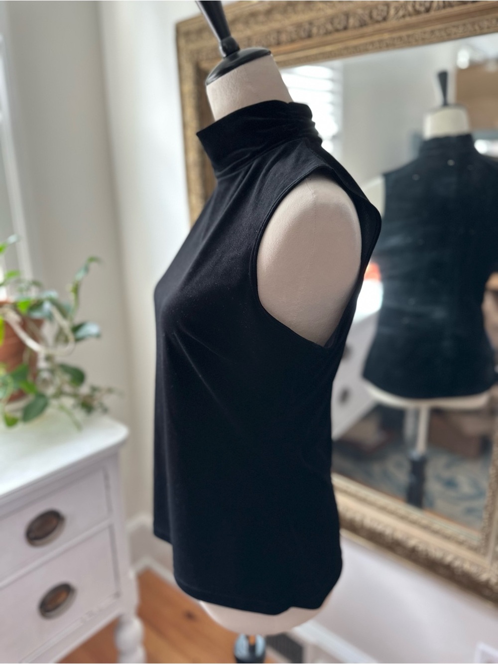 MSK black velvet mock turtleneck sleeveless cocktail party holiday stretch Sm